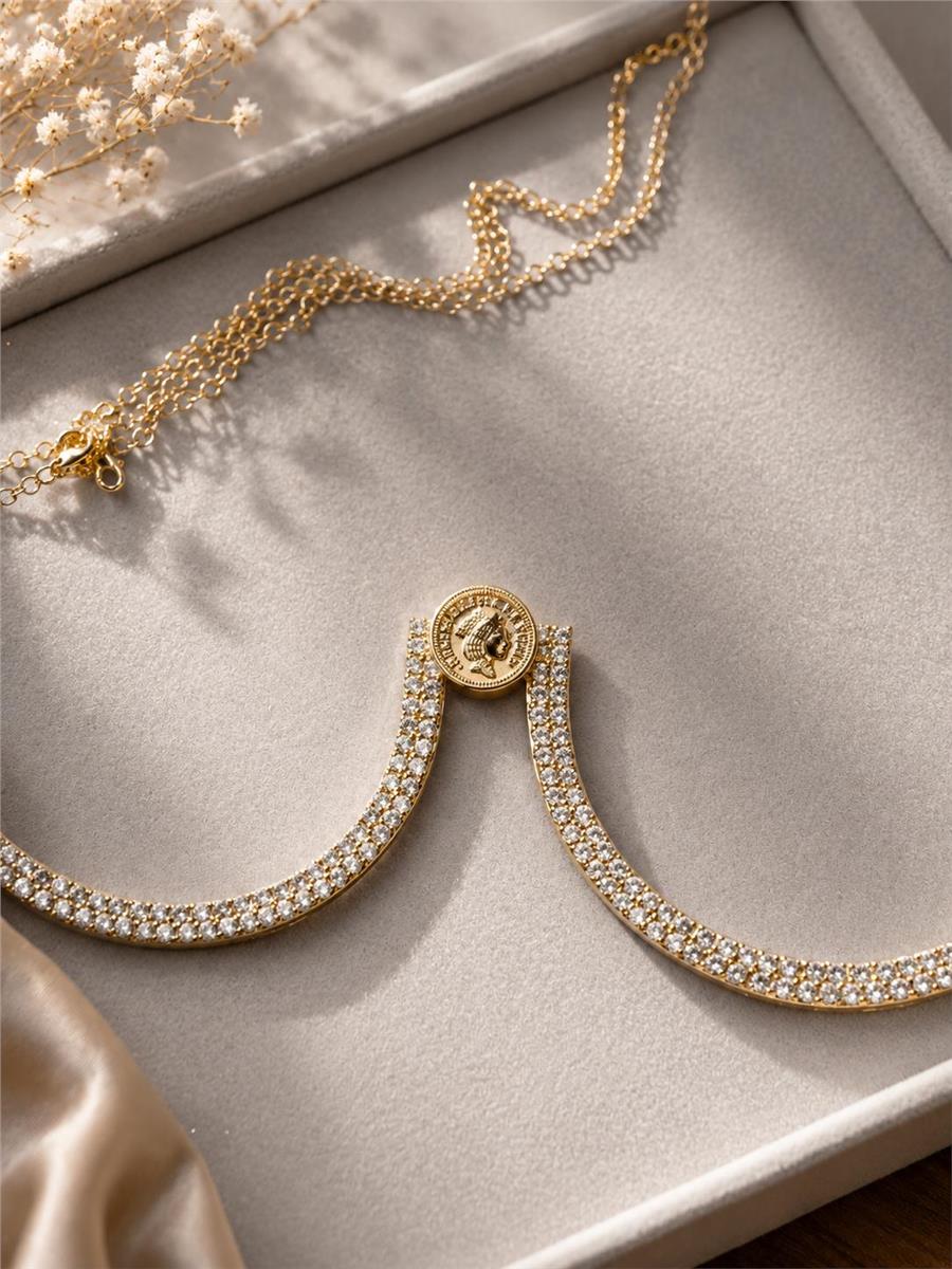 Elizabeth Gold Body Chain Göğüs Takısı